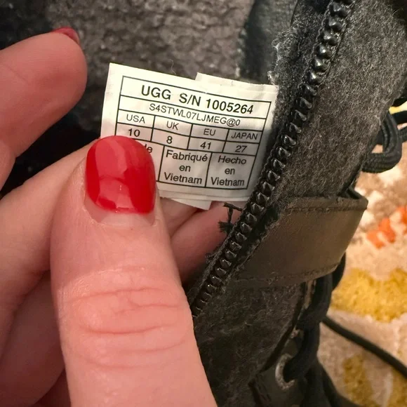 UGG Black snow boots - Picture 9 of 9